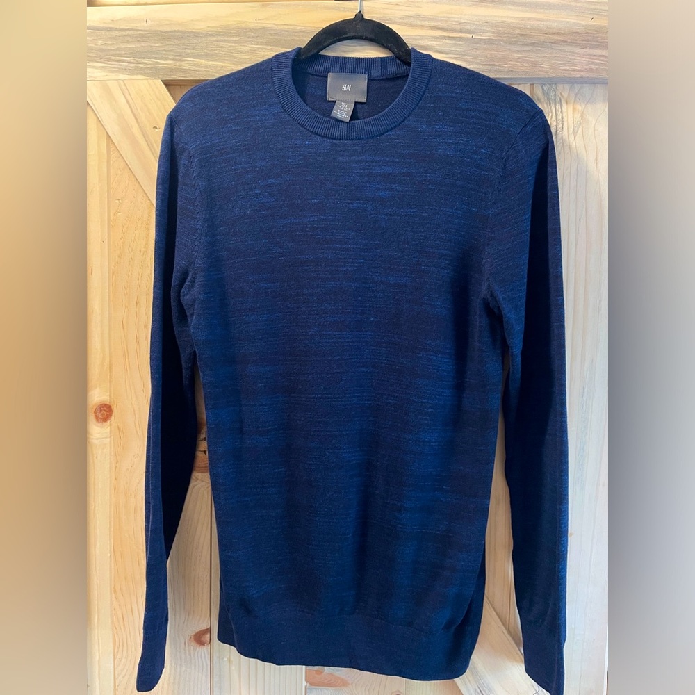 Men’s small blue sweater